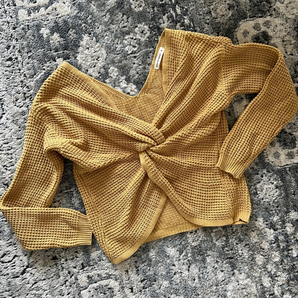 MOON MADISON ANTHROPOLOGIE MUSTARD YELLOW Crop loose knit sweater Twist knottie